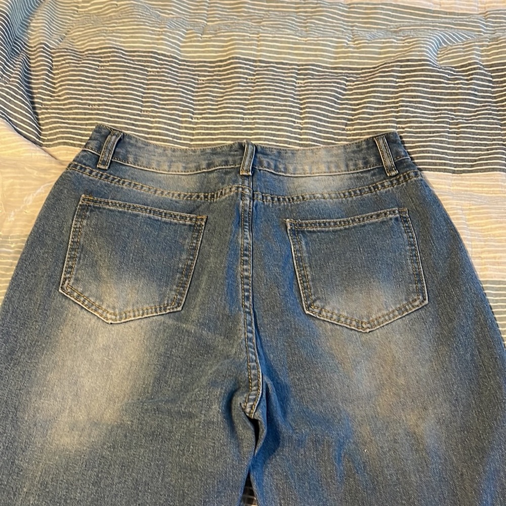 Distressed jeans - Picture 3 of 3